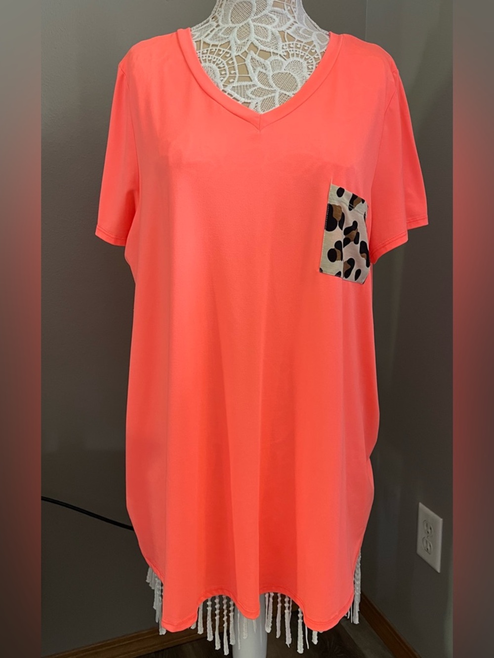 Honeyme Curvy leopard pocket neon coral tshirt - XXXL
